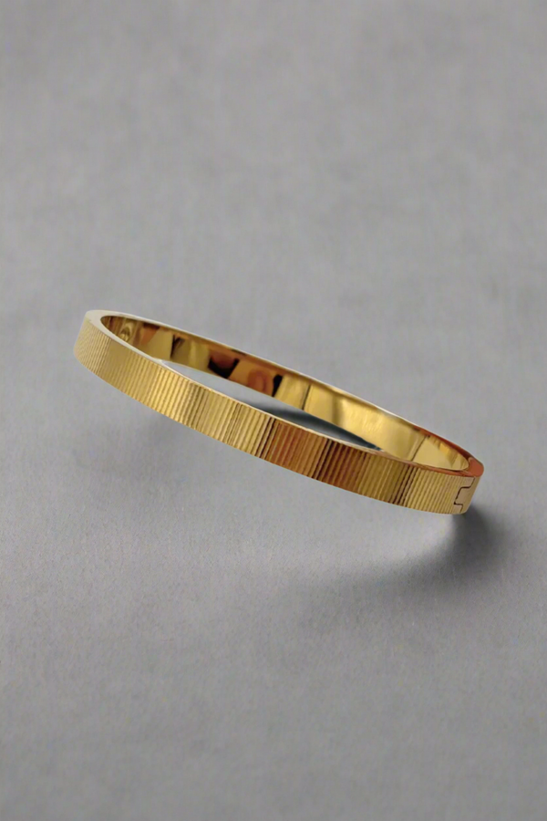 Classy Stainless Steel Ridge Texture Hinged Bangle Bracelet
