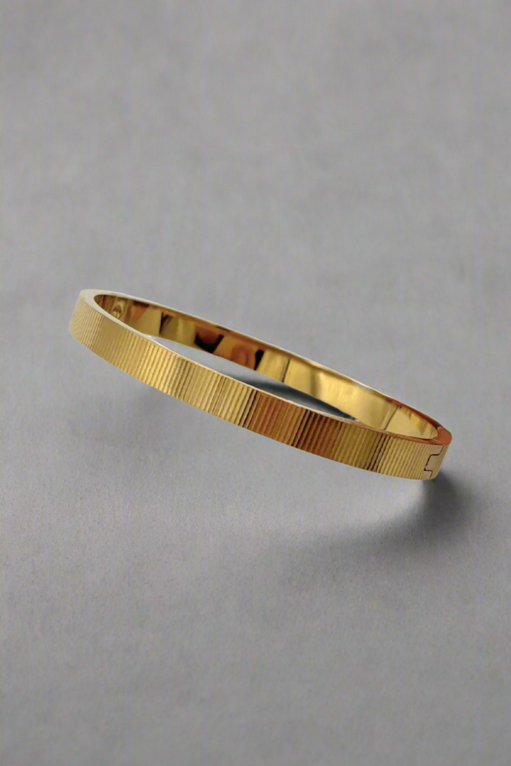 Classy Stainless Steel Ridge Texture Hinged Bangle Bracelet