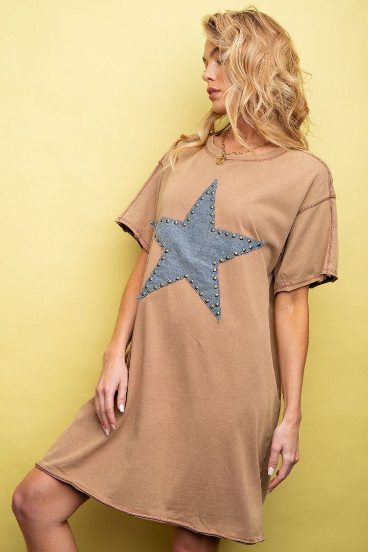 Easel Short Sleeve Star Patch Attached Mineral Washed Shirt Dress