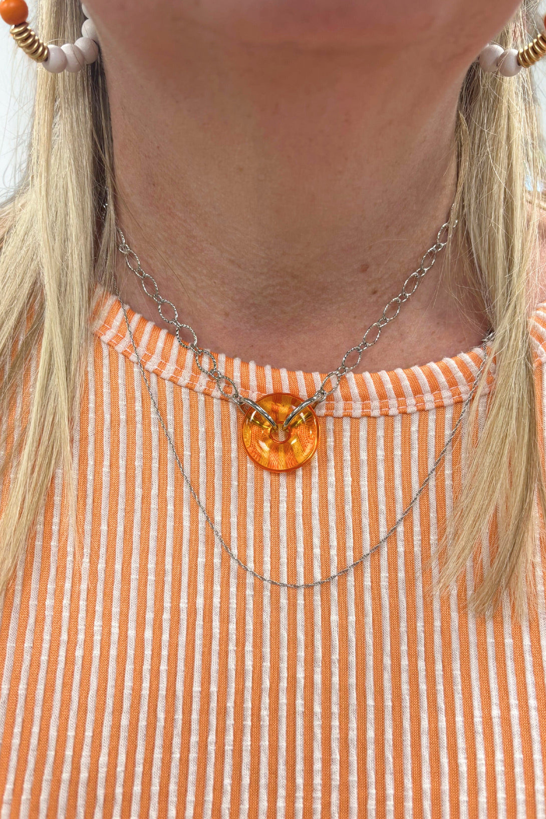 Etched Cable Chain Necklace with Colored Donut Ring Centerpiece