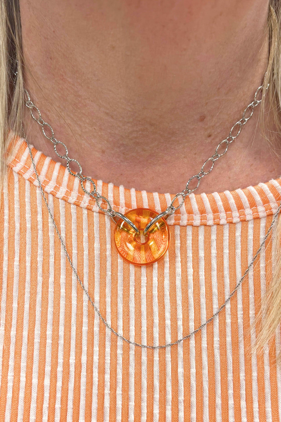 Etched Cable Chain Necklace with Colored Donut Ring Centerpiece