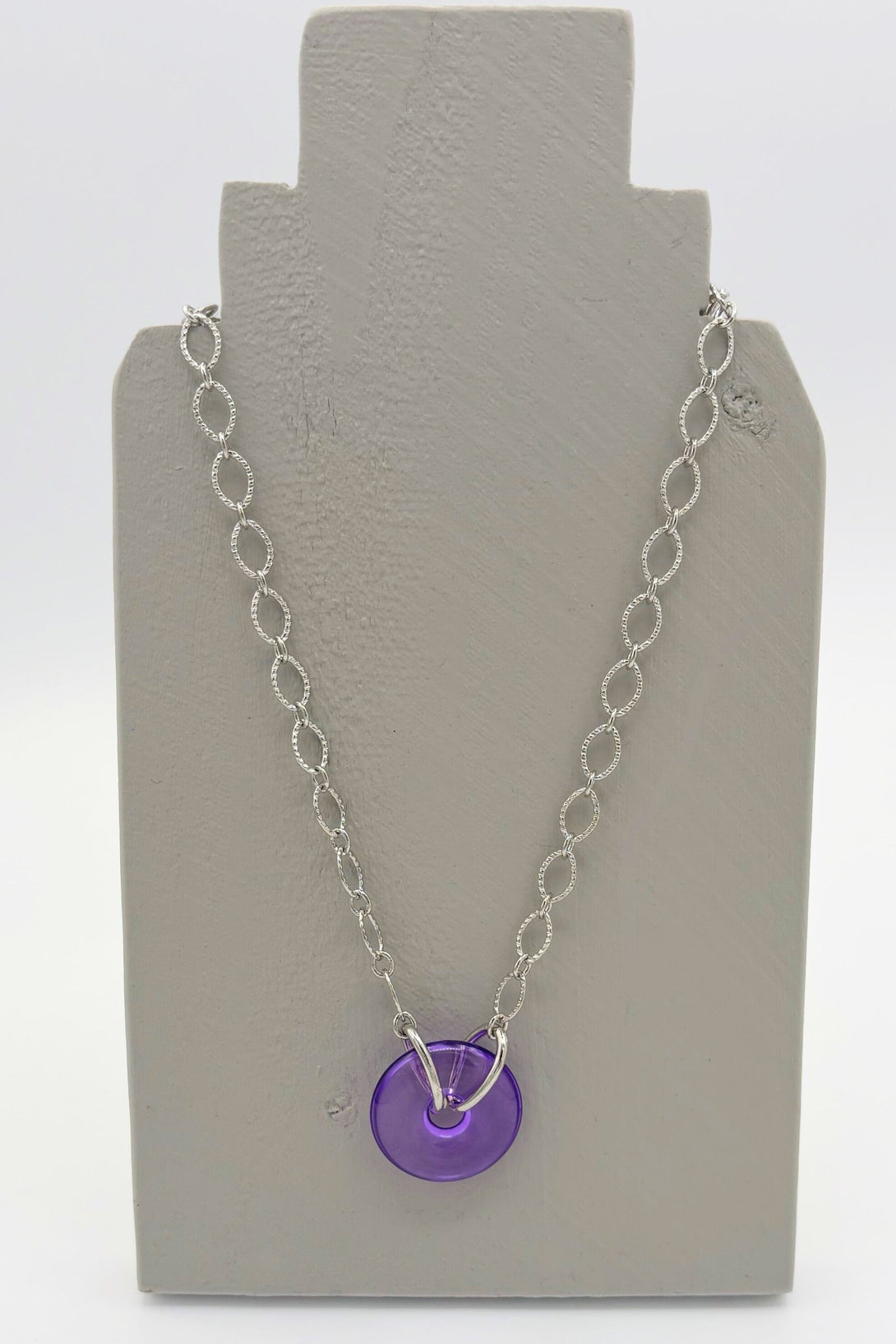 Etched Cable Chain Necklace with Colored Donut Ring Centerpiece