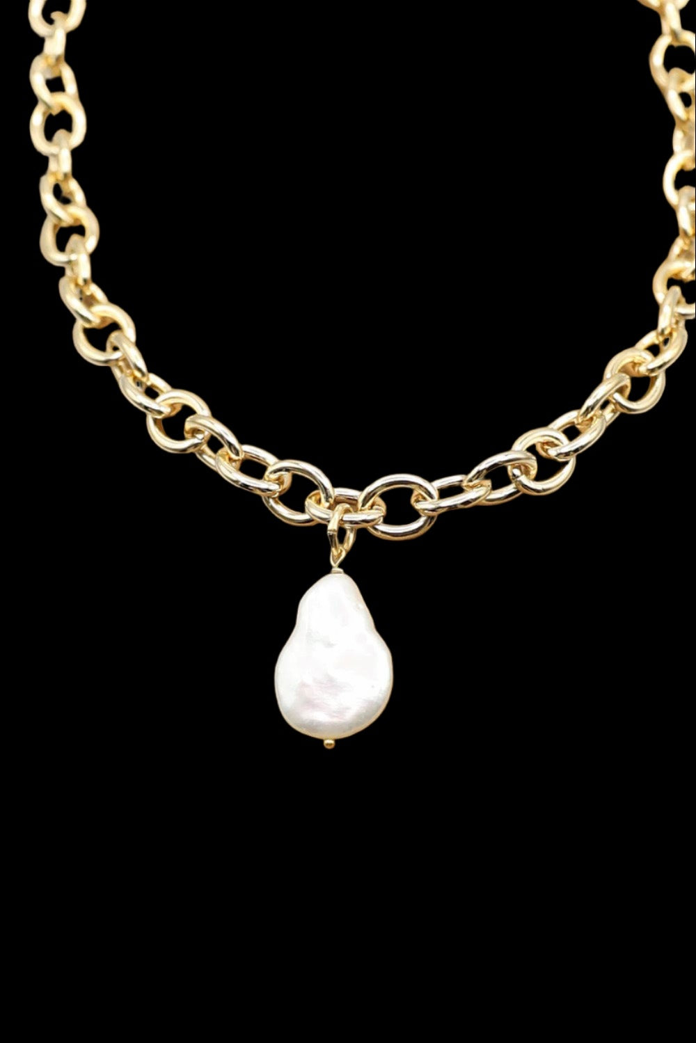 Gold Necklace with Flat Coin Freshwater Pearl