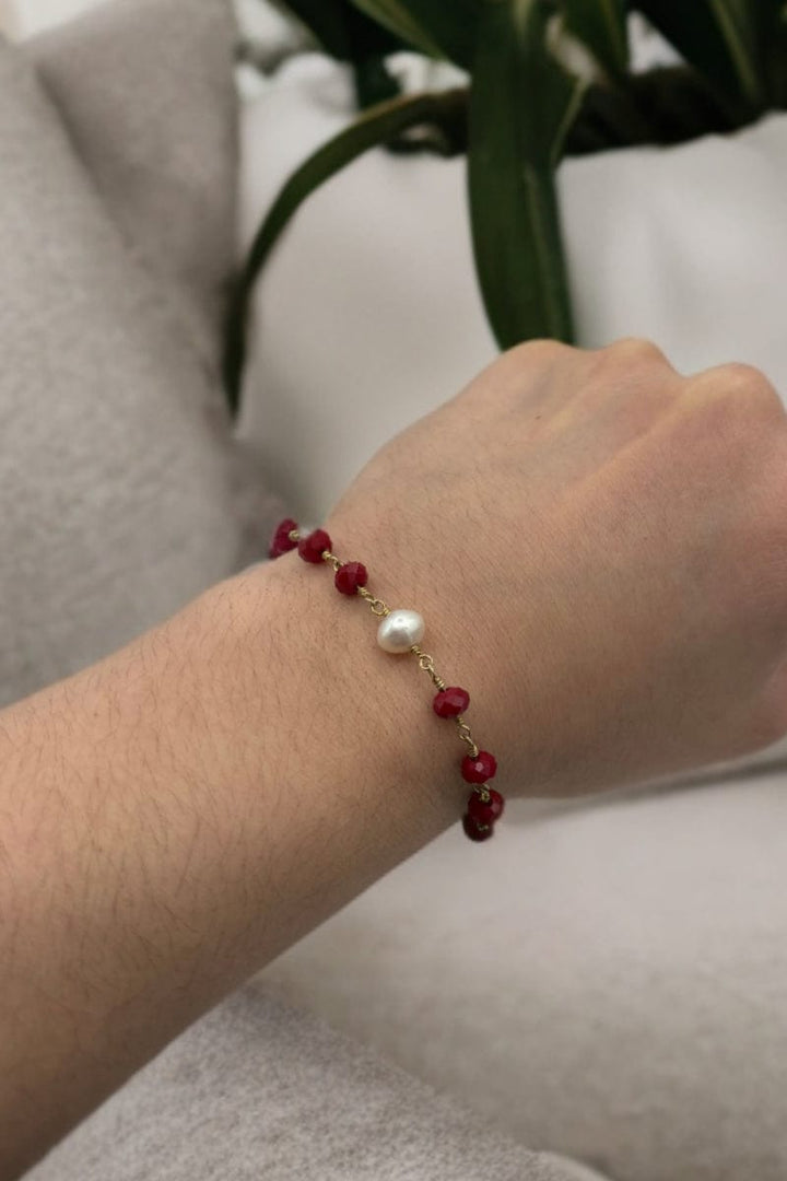 Simple Beaded Bracelet with Single Pearl Accent