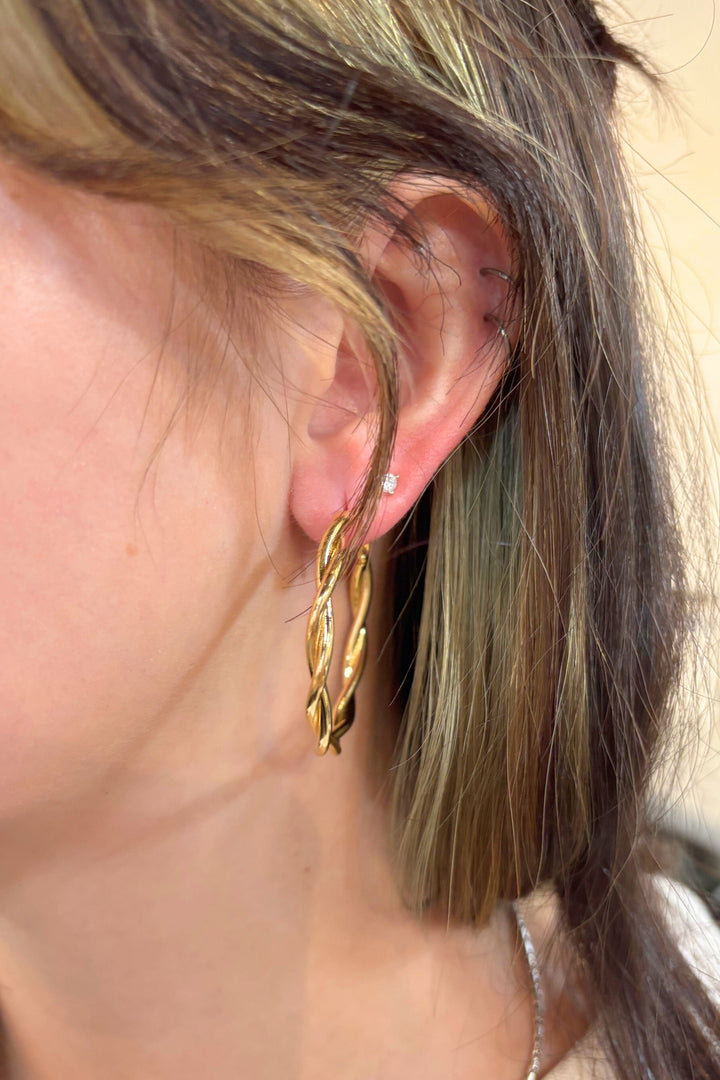 Simple Medium Size Twist Metal Clasp Hoops