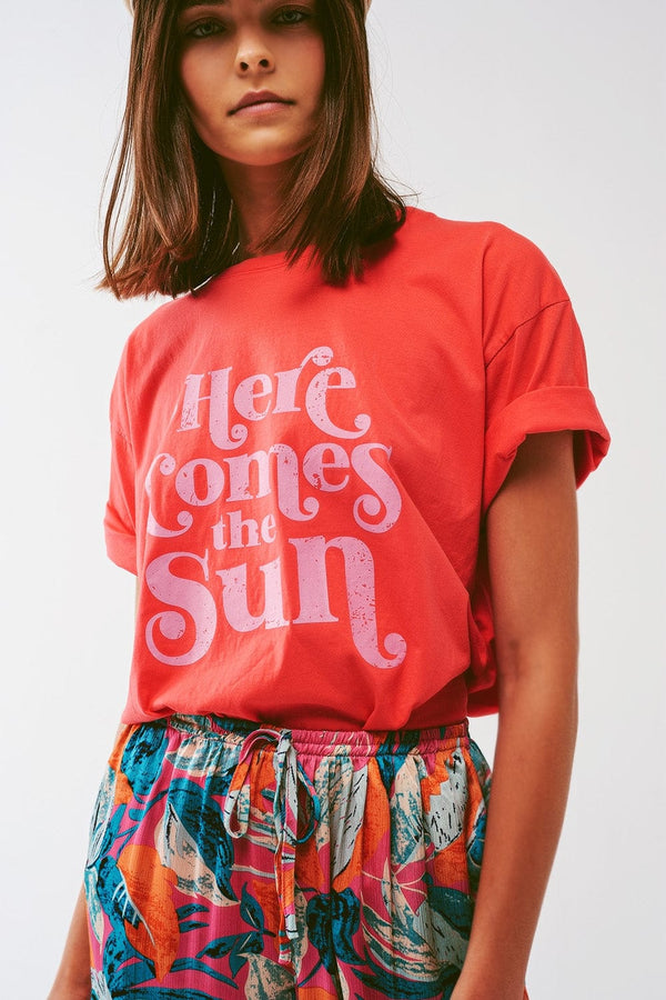 T-Shirt with "Here Comes the Sun" Text