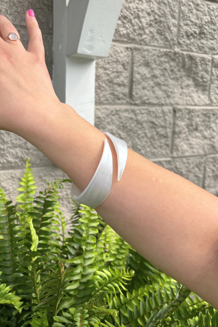 Vintage Italian Pointed Wrapped Edge Pearly Bangle Bracelet