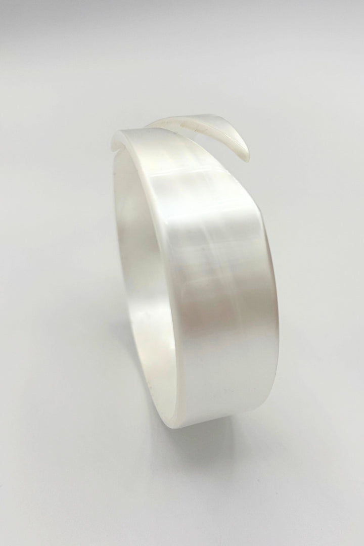 Vintage Italian Pointed Wrapped Edge Pearly Bangle Bracelet