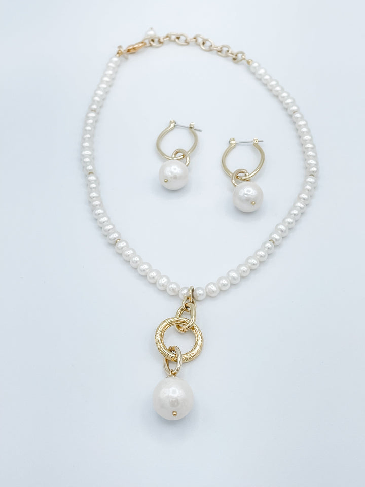 Classic Freshwater Pearl Necklace with Drop Feature