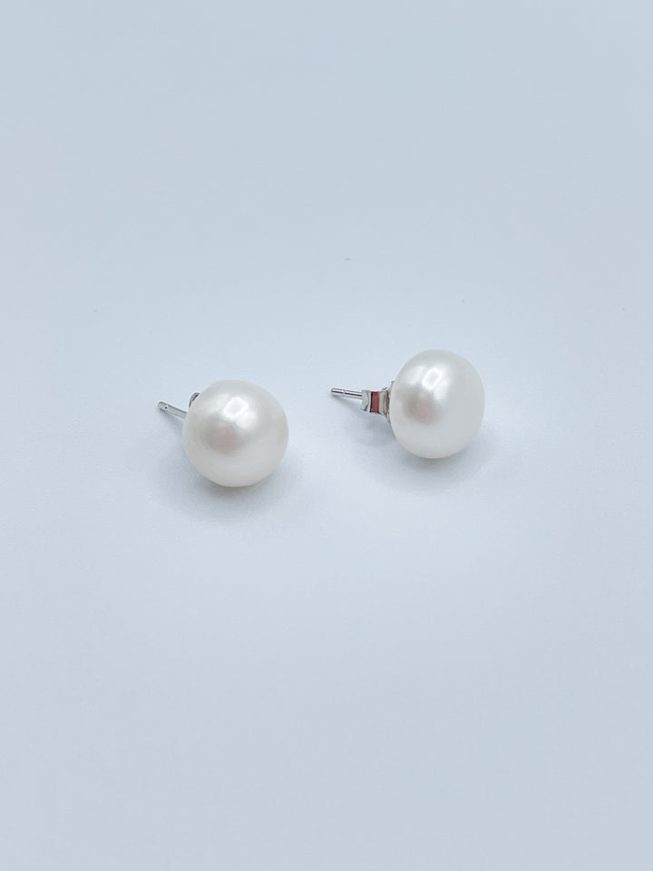 Classic Women's 10mm Pearl Stud Earrings