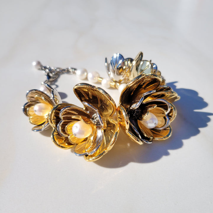 Golden Dancing Trillium Flower Cluster Pearl Bracelet