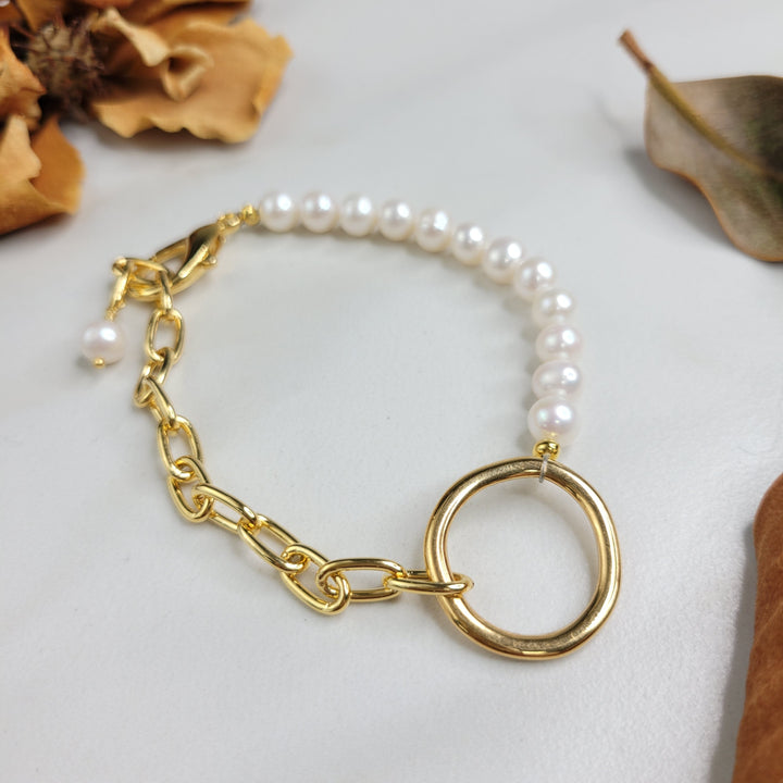 Missy Bracelet Handmade with Freshwater Pearls and Gold Plated Chain