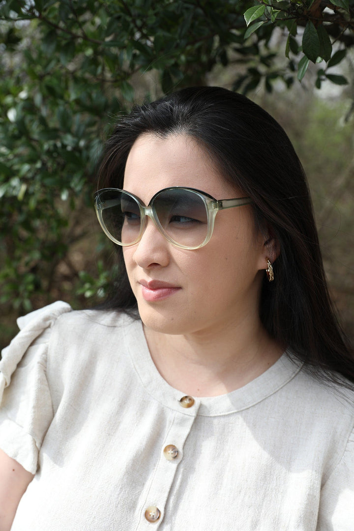 Vintage Oversized Sunglasses with Ombre Tint Lenses